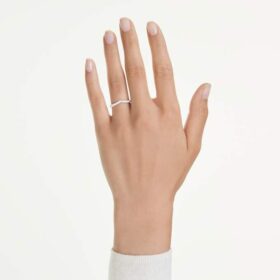 Anello a fascia Eternity V con diamanti sintetici 0,25 carati in totale, forma rotonda, oro bianco 14K Anello a fascia Eternity V con diamanti sintetici 0,25 carati in totale, forma rotonda, oro bianco 14K
