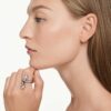 Anello aperto della collezione Vienna con motivo a piuma, bianco, placcato in rutenio