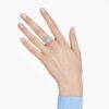 Anello aperto Idyllia con tagli misti, fiore, blu, placcato oro Anello aperto Idyllia con tagli misti, fiore, blu, placcato oro
