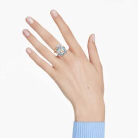 Anello aperto Idyllia con tagli misti, fiore, blu, placcato oro Anello aperto Idyllia con tagli misti, fiore, blu, placcato oro