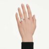 Anello con castone ottagonale, diamanti sintetici 2,0 carati in totale, forma ottagonale, oro bianco 14K Anello con castone ottagonale, diamanti sintetici 2,0 carati in totale, forma ottagonale, oro bianco 14K