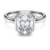 Anello con castone ottagonale, diamanti sintetici 2,0 carati in totale, forma ottagonale, oro bianco 14K Anello con castone ottagonale, diamanti sintetici 2,0 carati in totale, forma ottagonale, oro bianco 14K
