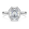 Anello con castone ottagonale, diamanti sintetici 2,0 carati in totale, forma ottagonale, oro bianco 14K Anello con castone ottagonale, diamanti sintetici 2,0 carati in totale, forma ottagonale, oro bianco 14K