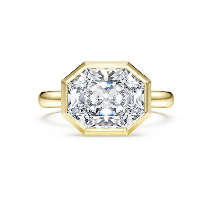 Anello con castone ottagonale, diamanti sintetici 3,0 Ct in totale, forma ottagonale, oro giallo 14K Anello con castone ottagonale, diamanti sintetici 3,0 Ct in totale, forma ottagonale, oro giallo 14K