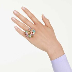 Anello da cocktail Gema con tagli misti, multicolore, placcato in oro