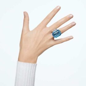 Anello da cocktail Lucent con taglio ottagonale, blu Anello da cocktail Lucent con taglio ottagonale, blu