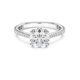 Anello da cocktail Stilla con taglio rotondo, pavé, bianco, finitura argento