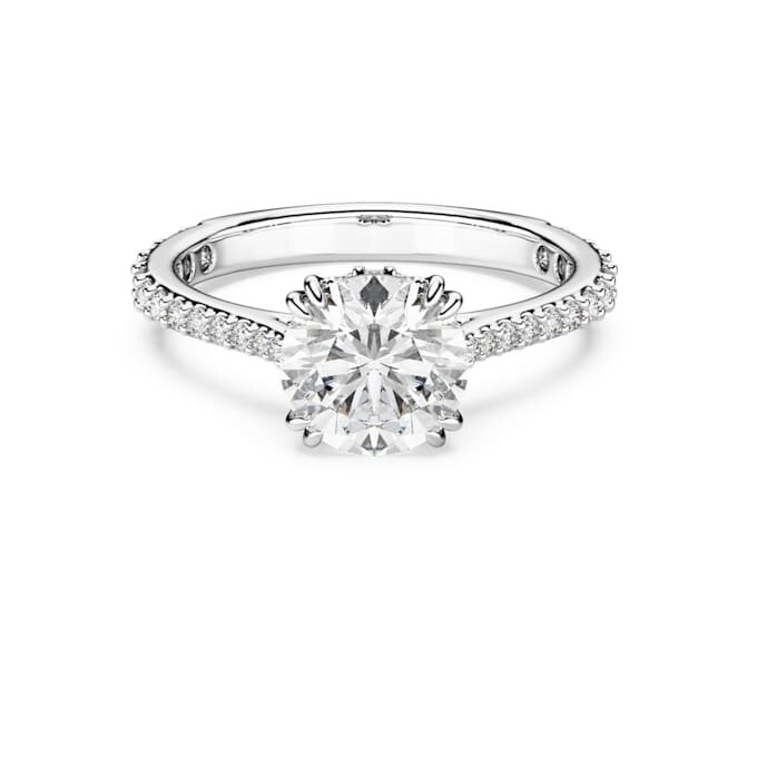 Anello da cocktail Stilla con taglio rotondo, pavé, bianco, finitura argento Anello da cocktail Stilla con taglio rotondo, pavé, bianco, finitura argento