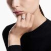 Anello Galaxy con diamanti sintetici da 2 carati in totale, forma rotonda, oro bianco 14K Anello Galaxy con diamanti sintetici da 2 carati in totale, forma rotonda, oro bianco 14K