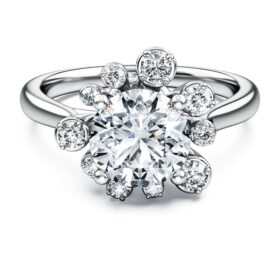 Anello Galaxy con diamanti sintetici da 2 carati in totale, forma rotonda, oro bianco 14K Anello Galaxy con diamanti sintetici da 2 carati in totale, forma rotonda, oro bianco 14K