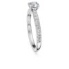 Anello solitario Eternity con diamanti sintetici da 0,7 ct in totale, forma rotonda, oro bianco 14 carati Anello solitario Eternity con diamanti sintetici da 0,7 ct in totale, forma rotonda, oro bianco 14 carati