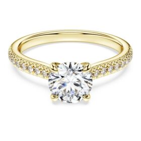 Anello solitario Eternity con diamanti sintetici da 1,2 carati in totale, forma rotonda, oro giallo 14K Anello solitario Eternity con diamanti sintetici da 1,2 carati in totale, forma rotonda, oro giallo 14K