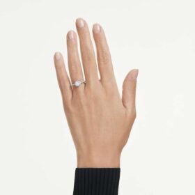 Anello solitario Eternity Halo con diamanti sintetici 0,45 carati in totale, forma rotonda, argento sterling Anello solitario Eternity Halo con diamanti sintetici 0,45 carati in totale, forma rotonda, argento sterling