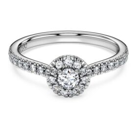 Anello solitario Eternity Halo con diamanti sintetici 0,45 carati in totale, forma rotonda, argento sterling Anello solitario Eternity Halo con diamanti sintetici 0,45 carati in totale, forma rotonda, argento sterling