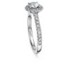 Anello solitario Eternity Halo con diamanti sintetici 0,8 carati in totale, forma rotonda, oro bianco 14K Anello solitario Eternity Halo con diamanti sintetici 0,8 carati in totale, forma rotonda, oro bianco 14K