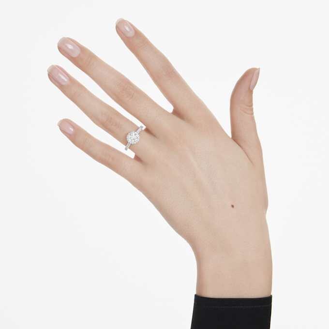 Anello solitario Eternity Halo con diamanti sintetici da laboratorio 1,33 carati in totale, forma rotonda, oro bianco 14K Anello solitario Eternity Halo con diamanti sintetici da laboratorio 1,33 carati in totale, forma rotonda, oro bianco 14K