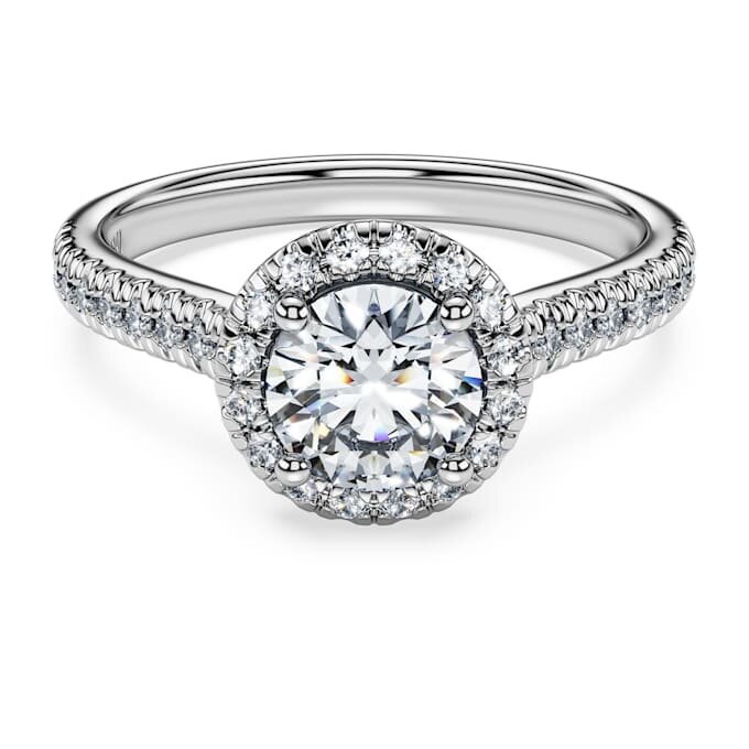 Anello solitario Eternity Halo con diamanti sintetici da laboratorio 1,33 carati in totale, forma rotonda, oro bianco 14K Anello solitario Eternity Halo con diamanti sintetici da laboratorio 1,33 carati in totale, forma rotonda, oro bianco 14K