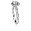 Anello solitario Eternity Halo con diamanti sintetici da laboratorio 1,33 carati in totale, forma rotonda, oro bianco 14K Anello solitario Eternity Halo con diamanti sintetici da laboratorio 1,33 carati in totale, forma rotonda, oro bianco 14K