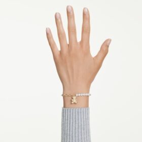 Bracciale Idyllia con perla di cristallo, taglio rotondo, orsacchiotto, color oro, placcato in oro Bracciale Idyllia con perla di cristallo, taglio rotondo, orsacchiotto, color oro, placcato in oro
