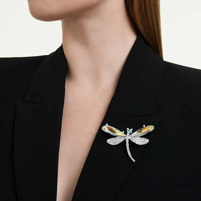 Spilla e accessorio per capelli Ariana Grande X Swarovski con perla di cristallo, tagli misti, libellula, bianco, placcato in rodio Spilla e accessorio per capelli Ariana Grande X Swarovski con perla di cristallo, tagli misti, libellula, bianco, placcato in rodio