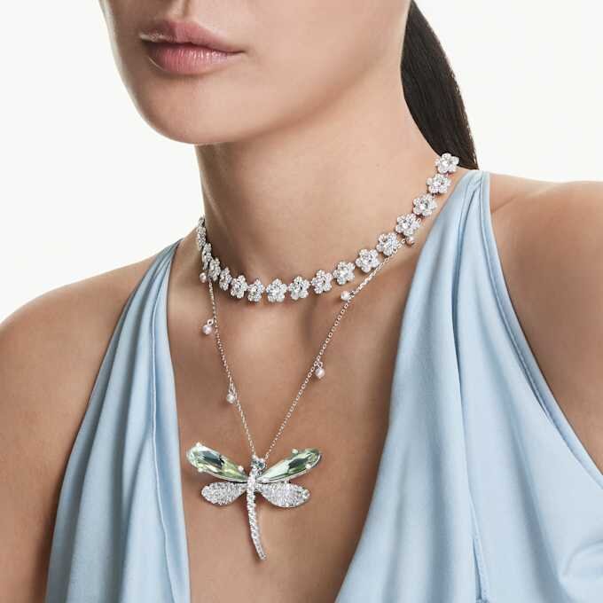 Ciondolo e spilla Ariana Grande X Swarovski con perla di cristallo, tagli misti, libellula, bianco, placcato in rodio Ciondolo e spilla Ariana Grande X Swarovski con perla di cristallo, tagli misti, libellula, bianco, placcato in rodio