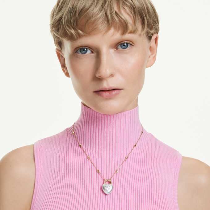 Ciondolo Idyllia con tagli misti, a forma di cuore, bianco, placcato in oro Ciondolo Idyllia con tagli misti, a forma di cuore, bianco, placcato in oro
