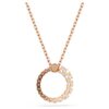 Ciondolo Matrix con perla di cristallo, taglio rotondo, bianco, placcato in oro rosa Ciondolo Matrix con perla di cristallo, taglio rotondo, bianco, placcato in oro rosa