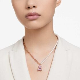 Ciondolo orsacchiotto con perla di cristallo, orsacchiotto, rosa, placcato in oro rosa