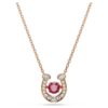 Ciondolo Symbolica a taglio rotondo, pavé, a ferro di cavallo, rosso, placcato oro rosa Ciondolo Symbolica a taglio rotondo, pavé, a ferro di cavallo, rosso, placcato oro rosa