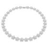 Collana Ariana Grande X Swarovski, taglio rotondo, fiore, bianco, placcata in rodio Collana Ariana Grande X Swarovski, taglio rotondo, fiore, bianco, placcata in rodio