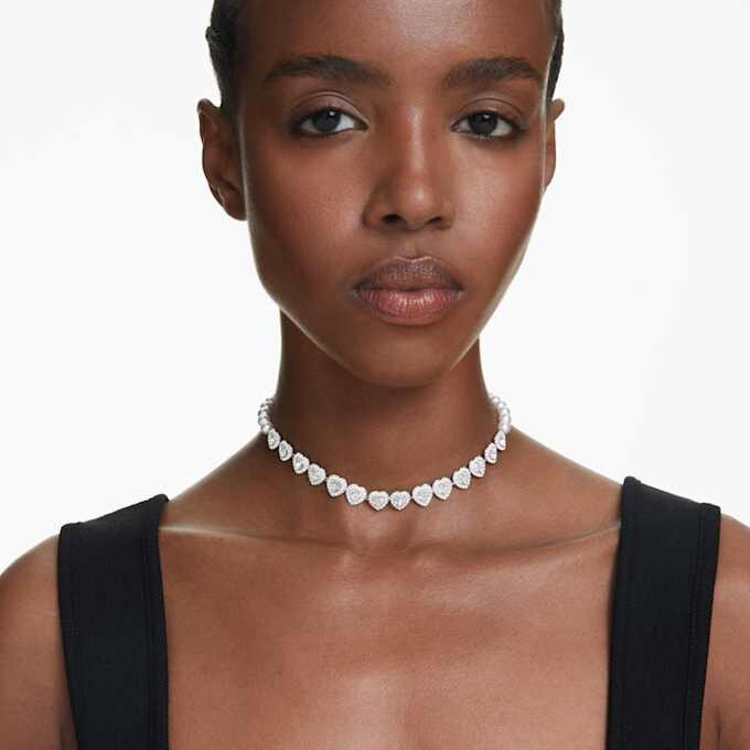 Girocollo Ariana Grande X Swarovski con tagli misti, perla di cristallo, cuore, bianco, placcato in rodio Girocollo Ariana Grande X Swarovski con tagli misti, perla di cristallo, cuore, bianco, placcato in rodio