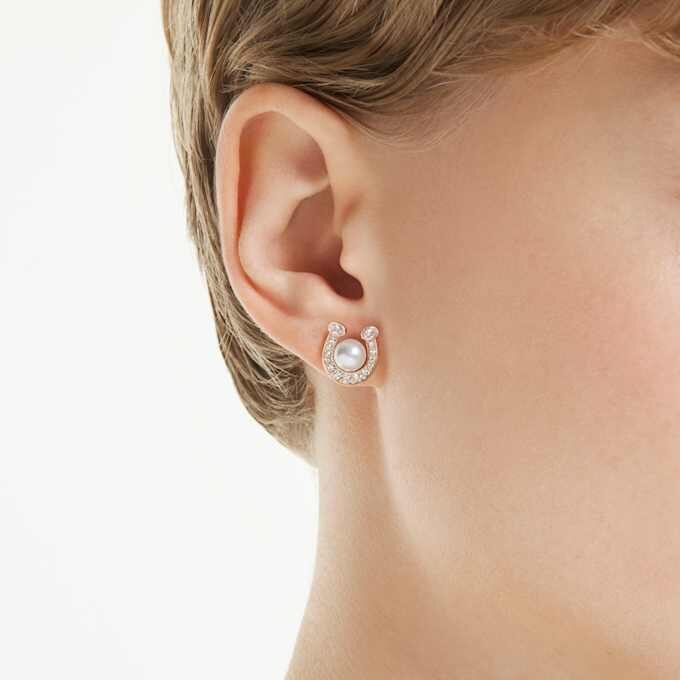 Orecchini a bottone Symbolica con perla di cristallo, pavé, ferro di cavallo, bianco, placcati in oro rosa Orecchini a bottone Symbolica con perla di cristallo, pavé, ferro di cavallo, bianco, placcati in oro rosa
