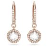 Orecchini a goccia Una Angelic, taglio rotondo, pavé, bianchi, placcati in oro rosa Orecchini a goccia Una Angelic, taglio rotondo, pavé, bianchi, placcati in oro rosa
