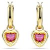 Orecchini pendenti Chroma a forma di cuore, rossi, placcati in oro Orecchini pendenti Chroma a forma di cuore, rossi, placcati in oro