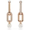 Orecchini pendenti Constella con perla di cristallo, taglio rotondo, bianchi, placcati in oro rosa Orecchini pendenti Constella con perla di cristallo, taglio rotondo, bianchi, placcati in oro rosa