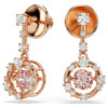 Orecchini pendenti Constella con taglio rotondo, pietra danzante, rosa, placcati in oro rosa Orecchini pendenti Constella con taglio rotondo, pietra danzante, rosa, placcati in oro rosa