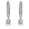 Orecchini pendenti Eternity con diamanti sintetici 0,7 Ct Tw, forma rotonda, oro bianco 14K Orecchini pendenti Eternity con diamanti sintetici 0,7 Ct Tw, forma rotonda, oro bianco 14K