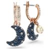 Orecchini pendenti Sublima con perla di cristallo, design asimmetrico, luna, multicolori, placcati in oro rosa Orecchini pendenti Sublima con perla di cristallo, design asimmetrico, luna, multicolori, placcati in oro rosa