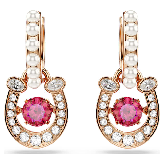 Orecchini pendenti Symbolica con perla di cristallo, taglio rotondo, pavé, a ferro di cavallo, rossi, placcati in oro rosa Orecchini pendenti Symbolica con perla di cristallo, taglio rotondo, pavé, a ferro di cavallo, rossi, placcati in oro rosa