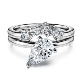 Set di anelli Galaxy (2), diamanti sintetici 1,4 carati in totale, forma a pera, oro bianco 14K Set di anelli Galaxy (2), diamanti sintetici 1,4 carati in totale, forma a pera, oro bianco 14K